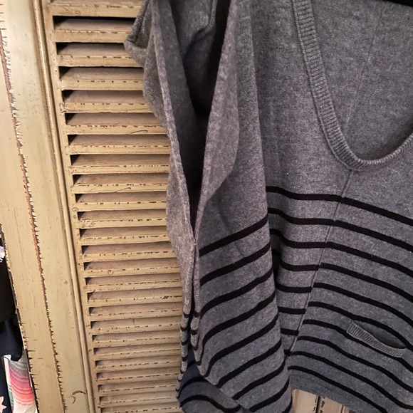 C&C California short sleeve cape sweater - Picture 6 of 7